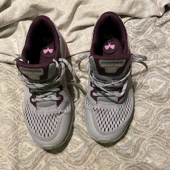 Under Armor Shoes - Picture 1 of 3